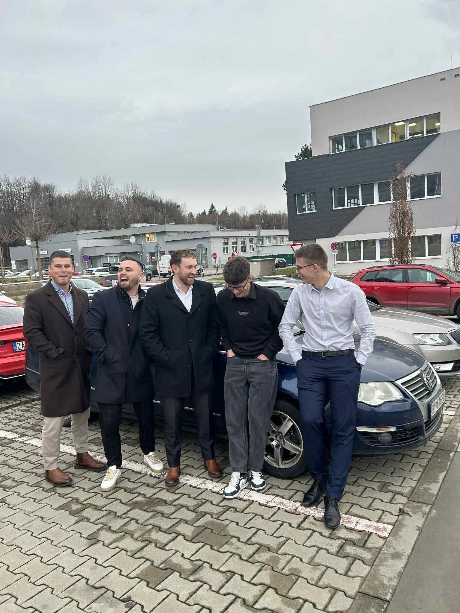 Adrián Motošický s partiou pri aute